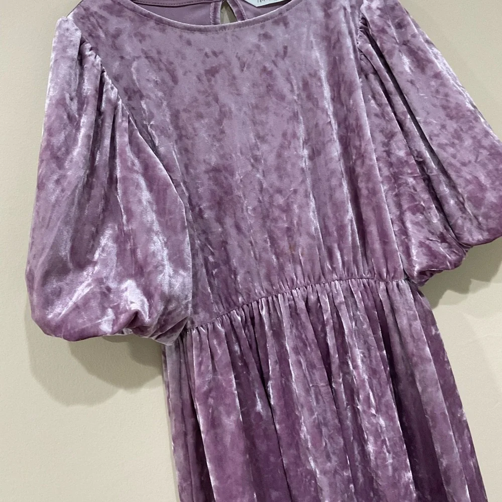 ☀️H&M Girl’s Velour Pleated Bell Sleeves Dress, Size 8-10, 134-140